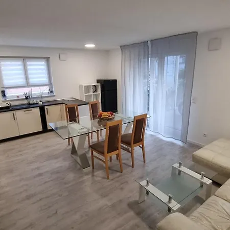 Modern Ausgestattete Neubauwohnung דירה *