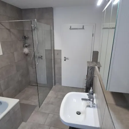 Modern Ausgestattete Neubauwohnung דירה Lottstetten