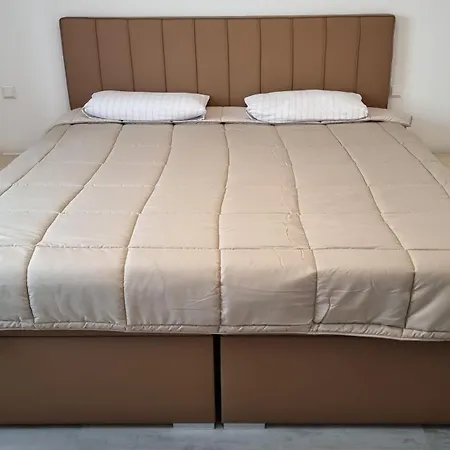 Modern Ausgestattete Neubauwohnung דירה